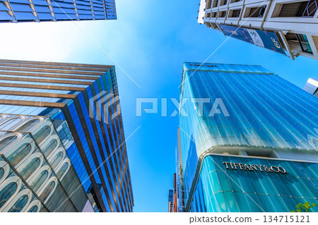 東京中央區銀座城市景觀，靠近銀座五丁目交叉口 134715121