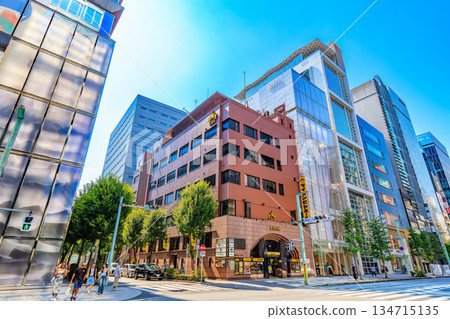 東京中央區銀座城市景觀，靠近銀座六丁目交叉口 134715135