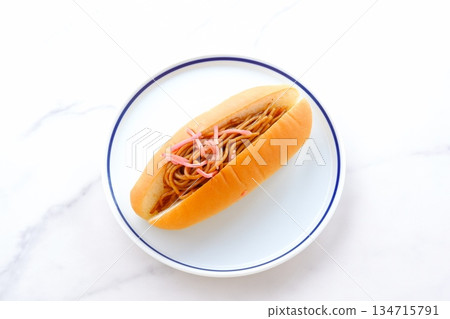 炒麵麵包－令人懷念的醬汁風味炒麵麵包 134715791