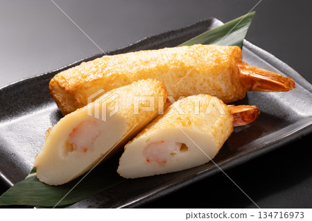 天婦羅蝦和魚板 天婦羅蝦和魚板 134716973