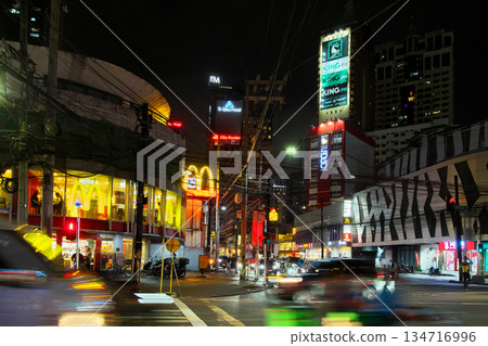 活力菲律賓-繁華的馬尼拉(馬卡蒂區)夜景城市景觀(2025年5月) 活力菲律賓-繁華的馬尼拉(馬卡蒂區)夜景城市景觀(2025年5月) 134716996