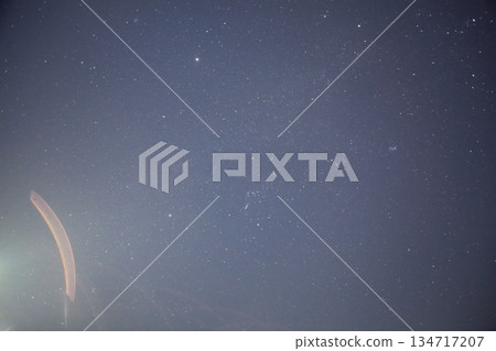 雙子座流星雨中的一顆流星 134717207