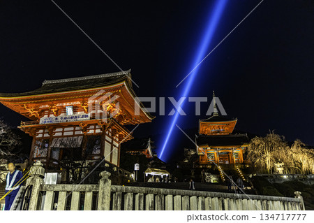 春日里燈火輝煌的清水寺 春日里燈火輝煌的清水寺 134717777