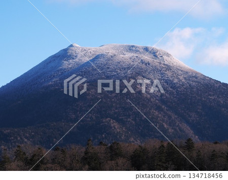 深秋清晨的奧坎山 134718456