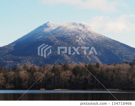 深秋清晨的奧坎山 134718466