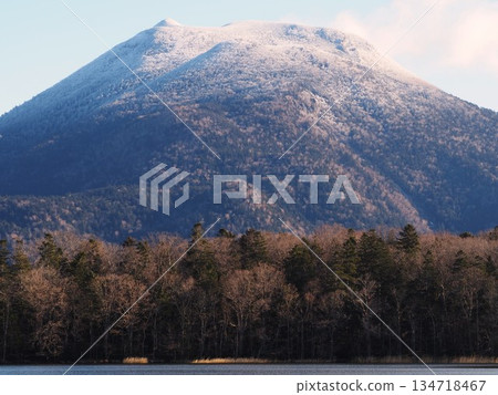 深秋清晨的奧坎山 134718467