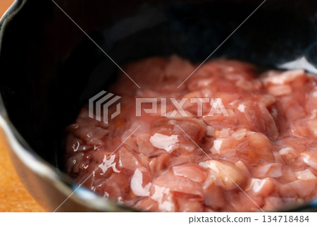 小碗中鰹魚酒粕的特寫 134718484