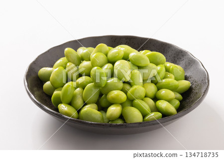Boiled shelled edamame beans 134718735