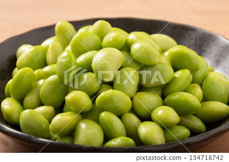 Boiled peeled edamame beans 134718742