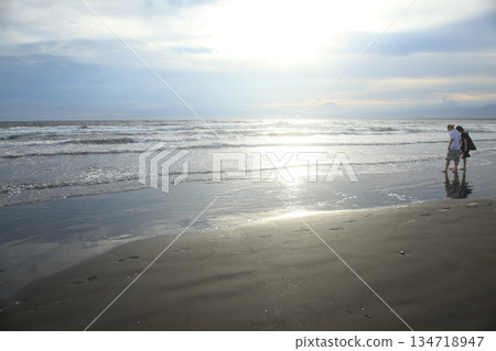 在海上日落 134718947