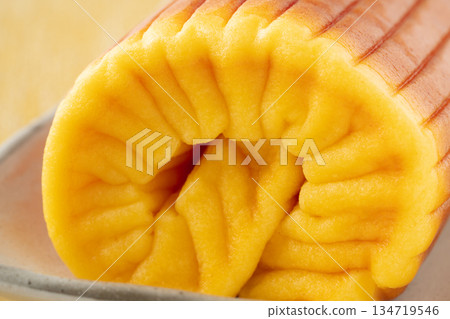 Close-up of the edge of a whole roll of datemaki on a plate 134719546