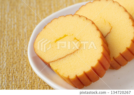 Close-up of cut datemaki 134720267