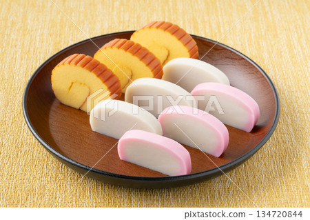 Beautifully presented datemaki and red and white kamaboko 134720844