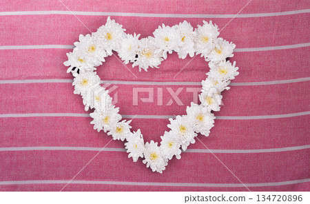 White Flowers Heart on Towel. Top View Photo. Wallpaper Background Template. File with Clipping Path. 134720896