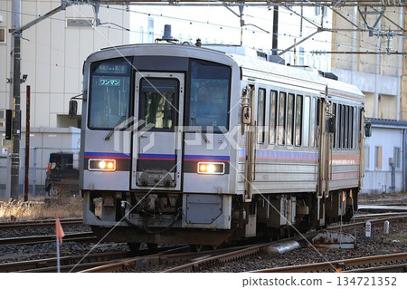 [JR West] Kiha 120 Series 0 + Kiha 120 Series 300 (Oito Line: Itoigawa Station) 134721352
