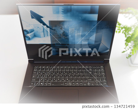 筆記型電腦和股票圖表複合背景 筆記型電腦和股票圖表複合背景 134721459