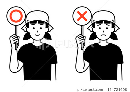 居酒屋裡的女服務生舉著一個圓圈/十字標記 134721608