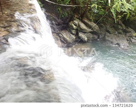 沖繩比治瀑布，位於沖繩縣北國頭村，瀑布，負離子 134721620