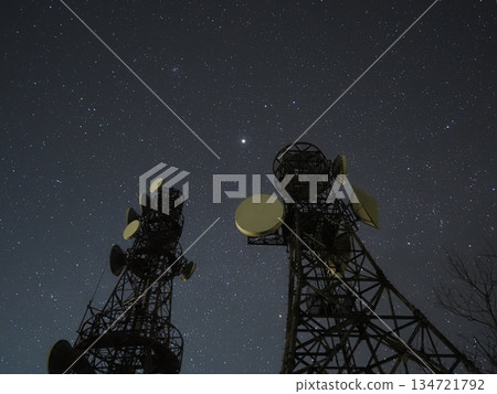 Jupiter and the Radio Tower (20251223025947) Jupiter and the Radio Tower (20251223025947) 134721792