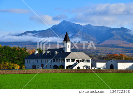 The four seasons of Mount Shari and Papa's Chateau 134722368