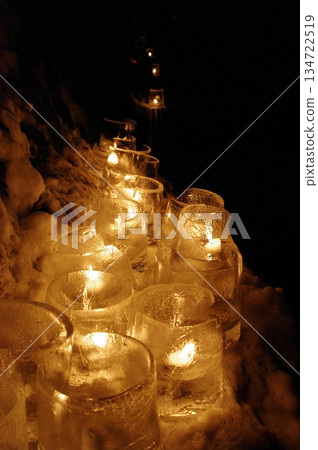 The Ice Festival is held in Kiso Town, Nagano Prefecture in winter, and the lights inside the ice vessels create a fantastical sight. The Ice Festival is held in Kiso Town, Nagano Prefecture in winter, and the lights inside the ice vessels create a fantastical sight. 134722519
