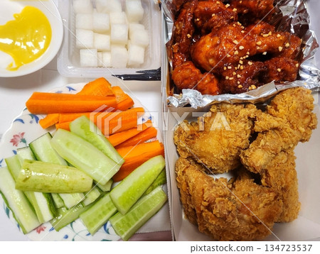 Crispy fried chicken with golden, crunchy skin and juicy, tender meat. A delicious and savory dish, perfect for any meal, served with dipping sauces or side dishes for extra flavor! 134723537