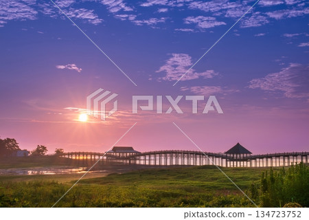 Tsuru no Maihashi illuminated by the morning sun 134723752