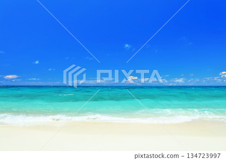 沖繩宮古島 夏日藍天與大海 沖繩宮古島 夏日藍天與大海 134723997