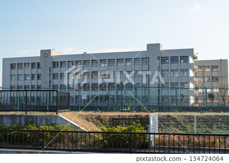 Title suggestion (up to 50 characters) A panoramic view of the Matsubara 6th Junior High School building with earthquake-resistant reinforcement braces installed and the bank of Seido Pond Title suggestion (up to 50 characters) A panoramic view of the Matsubara 6th Junior High School building with earthquake-resistant reinforcement braces installed and the bank of Seido Pond 134724064