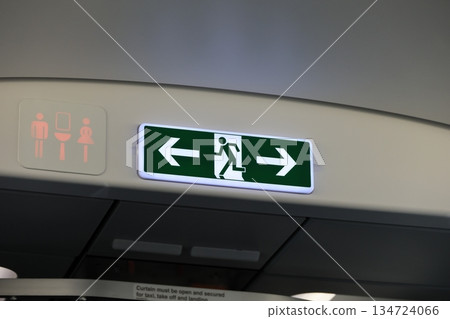 緊急出口 134724066