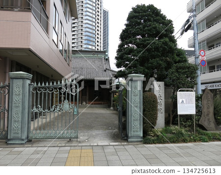Toyo-in Temple in Kachidoki, Chuo Ward, Tokyo (Jippensha 19th Graveyard) Toyo-in Temple in Kachidoki, Chuo Ward, Tokyo (Jippensha 19th Graveyard) 134725613