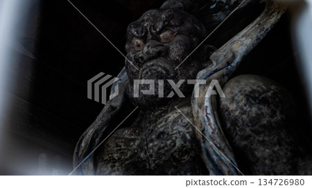 "A wooden Buddha statue standing in the darkness (Toyooka City, Hyogo Prefecture)" "A wooden Buddha statue standing in the darkness (Toyooka City, Hyogo Prefecture)" 134726980