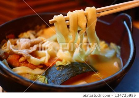 南瓜馕是山梨縣的當地特色菜,是一道可用於冬至和旅遊的日本料理。 南瓜馕是山梨縣的當地特色菜,是一道可用於冬至和旅遊的日本料理。 134726989