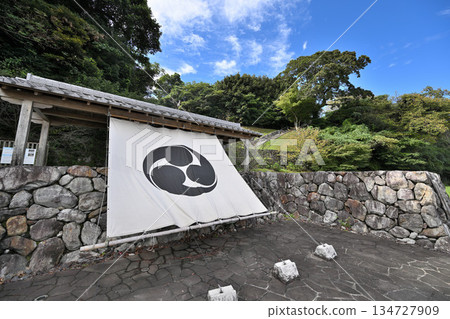Toba Castle in Shima Province, Mie Prefecture: Main enclosure and stone walls. Castle ruins with views of the sea and railway. 134727909