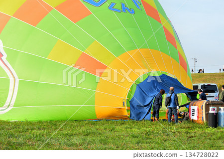 Hot air balloon · balloon 134728022