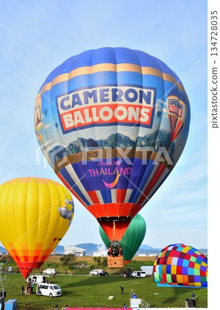 Hot air balloon · balloon 134728035