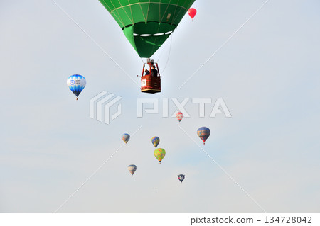 Hot air balloon · balloon Hot air balloon · balloon 134728042