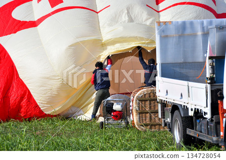 Hot air balloon · balloon 134728054