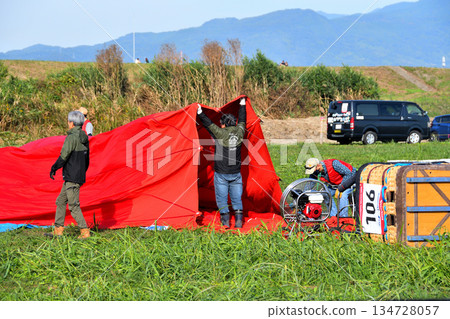 Hot air balloon · balloon 134728057