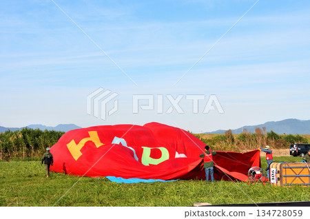 Hot air balloon · balloon 134728059