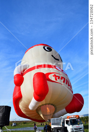Hot air balloon · balloon Hot air balloon · balloon 134728062