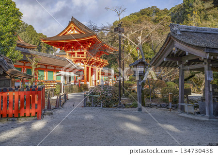 冬天的加茂和計一土神社（上賀茂神社）塔門 134730438