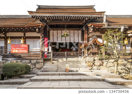 冬天的加茂和計一土神社（上賀茂神社）內門 134730456