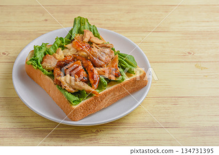 Roast Chicken Toast 134731395