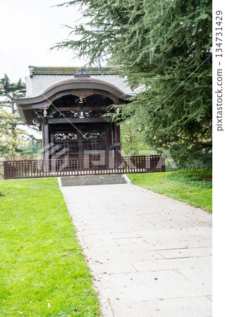The Imperial Gate, a historic building located in the Japanese Garden at Kew Gardens in the suburbs of London 134731429