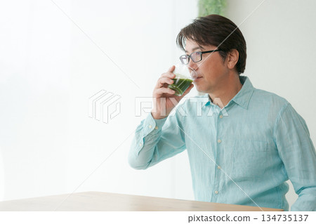 Male drinking green juice 134735137