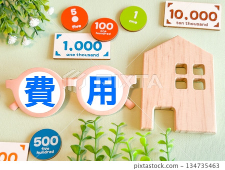 微型房屋和金錢——支出圖片 134735463