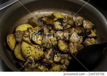 香甜辣炒地瓜雞 134735786