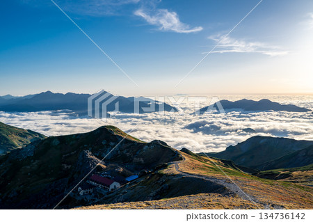 View of the sea of clouds from Hakuba Sanso, Mount Tateyama (Tsurugi-dake) - Traverse of Mount Hakuba in the Northern Alps View of the sea of clouds from Hakuba Sanso, Mount Tateyama (Tsurugi-dake) - Traverse of Mount Hakuba in the Northern Alps 134736142
