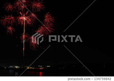 Scenes from the Atsumi Peninsula Fireworks Festival in Tahara City (Aichi Prefecture) Scenes from the Atsumi Peninsula Fireworks Festival in Tahara City (Aichi Prefecture) 134739842